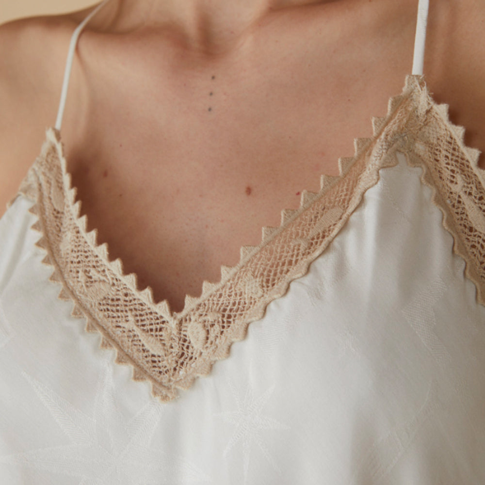 Tank Top Brenda Off White With Embroidery Lace - Close Up