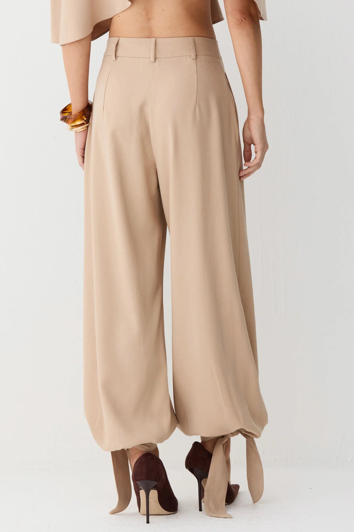 Reta Pregas Tie Pants - Beige